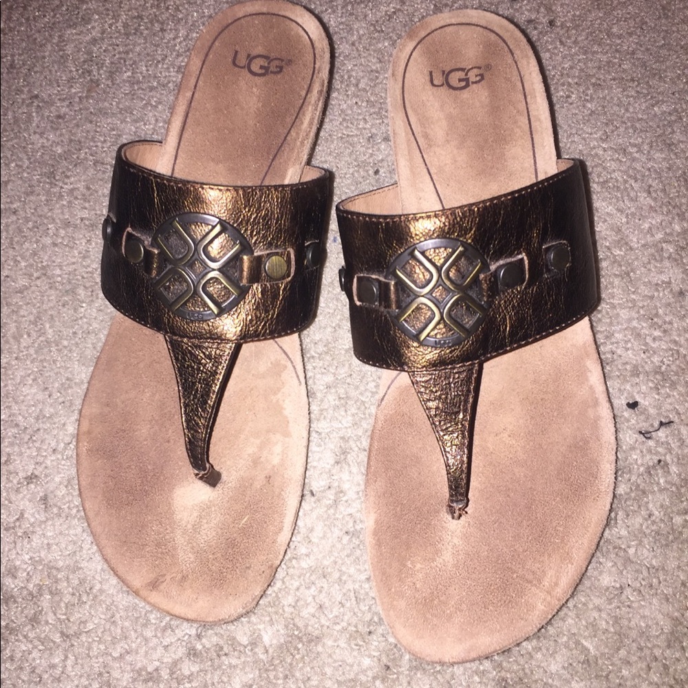 UGG WEDGE SANDALS♥️. EUC!